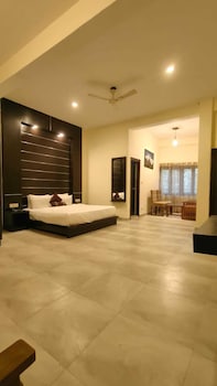 holiday highlight by golden castle hotel