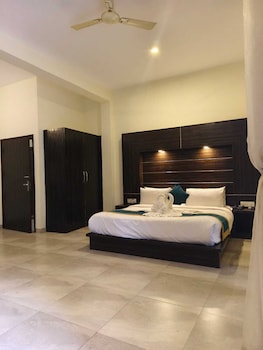 holiday highlight by golden castle hotel