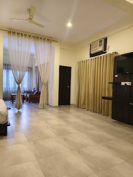 holiday highlight by golden castle hotel