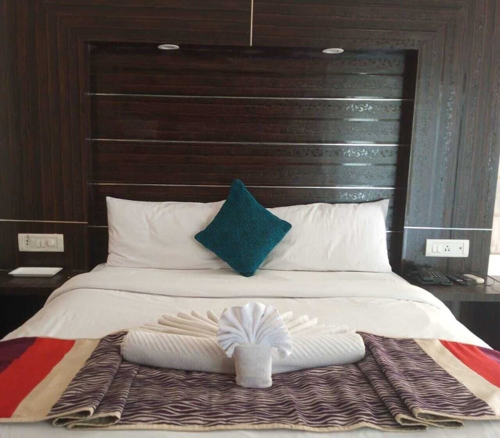 holiday highlight by golden castle hotel