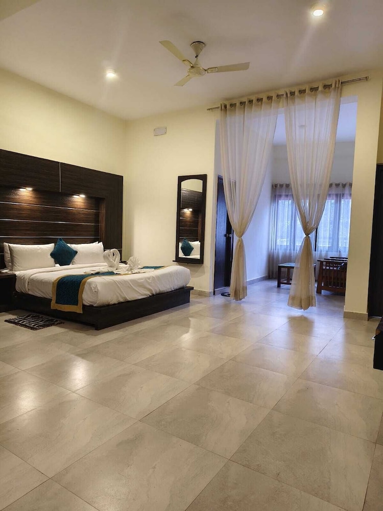 holiday highlight by golden castle hotel