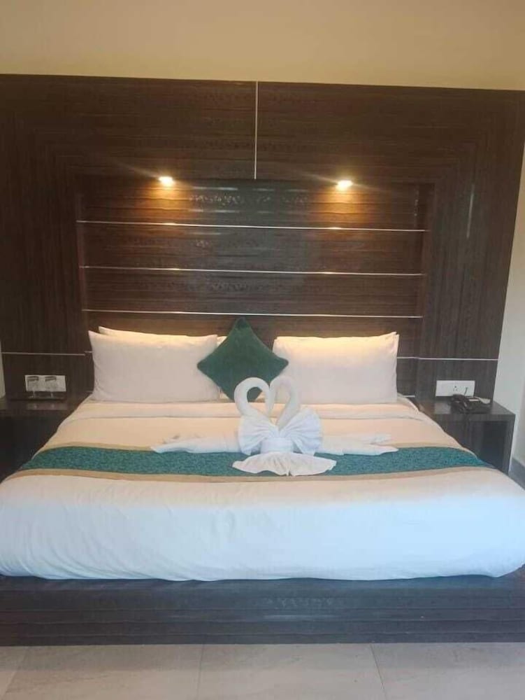 holiday highlight by golden castle hotel