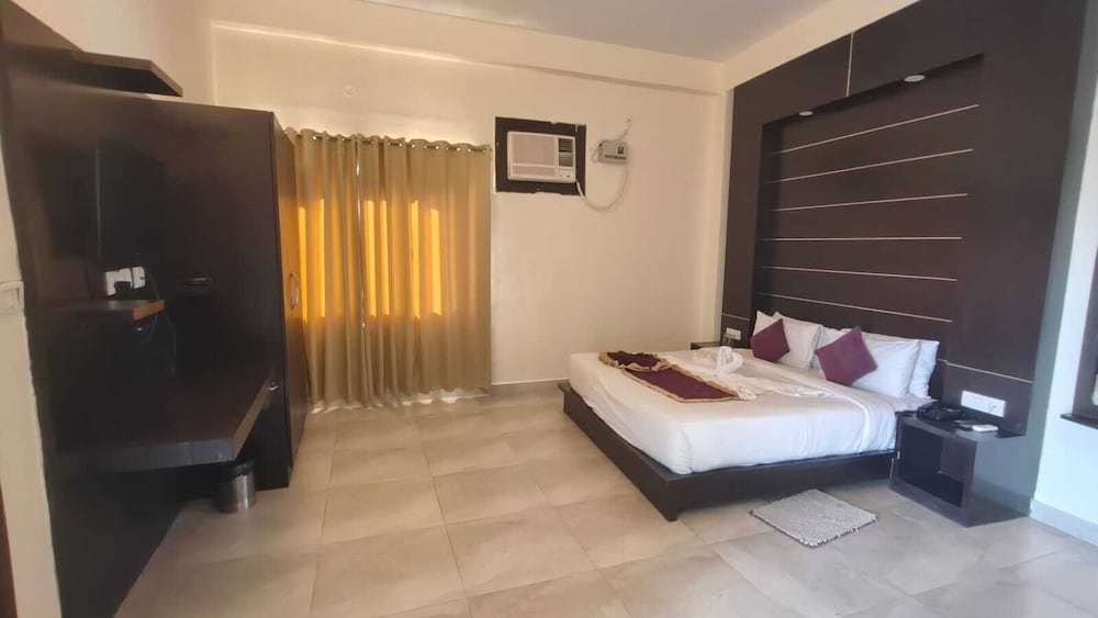 holiday highlight by golden castle hotel