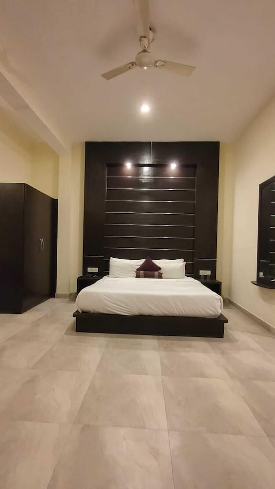 holiday highlight by golden castle hotel