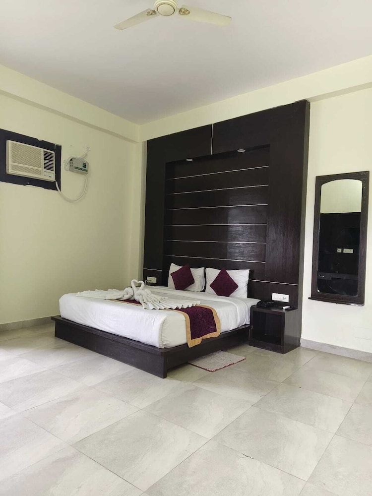 holiday highlight by golden castle hotel