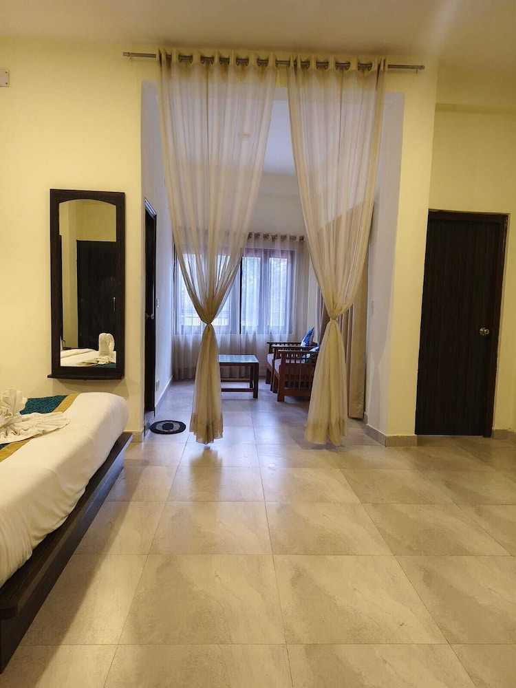 holiday highlight by golden castle hotel