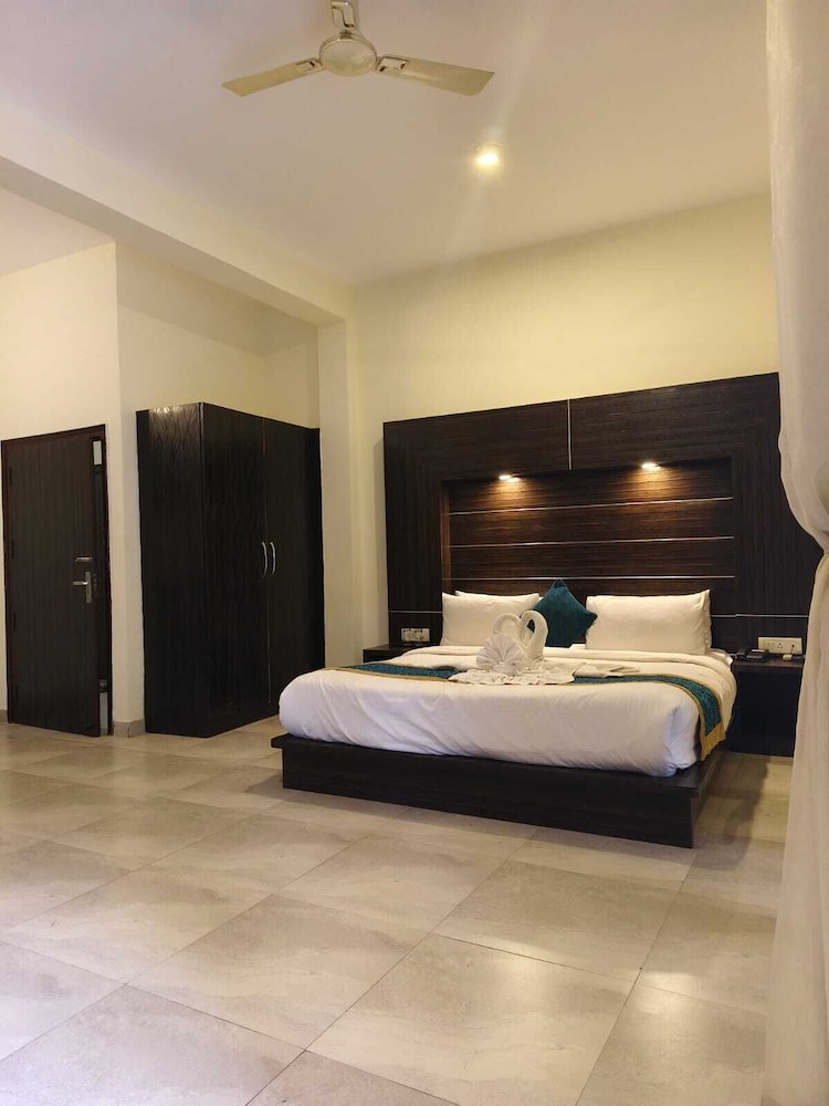 holiday highlight by golden castle hotel