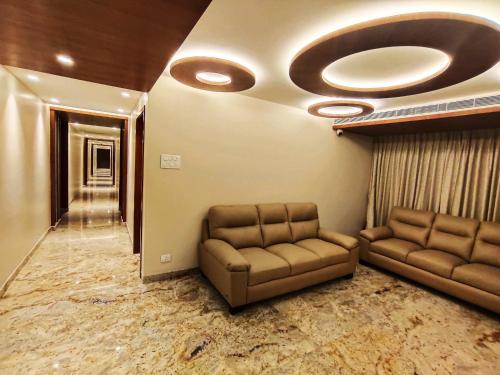 The Paradise Kingdom,,3 star