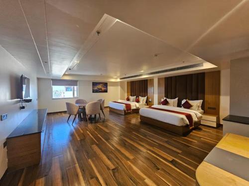 hotel elara