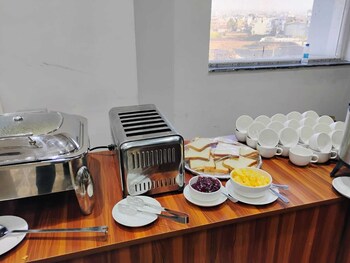 hotel elara