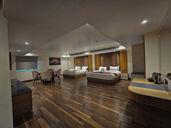 hotel elara