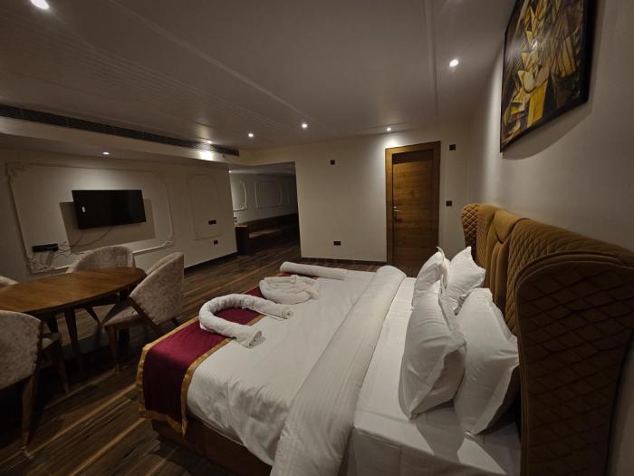 hotel elara