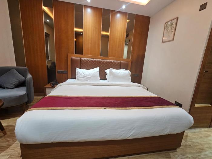 hotel elara