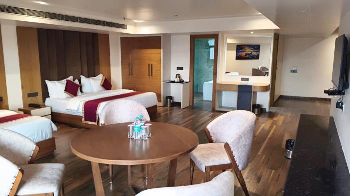 hotel elara