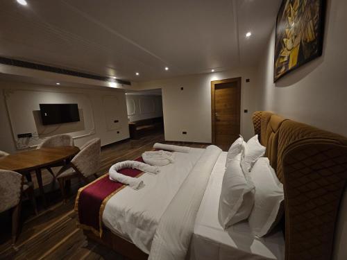 hotel elara