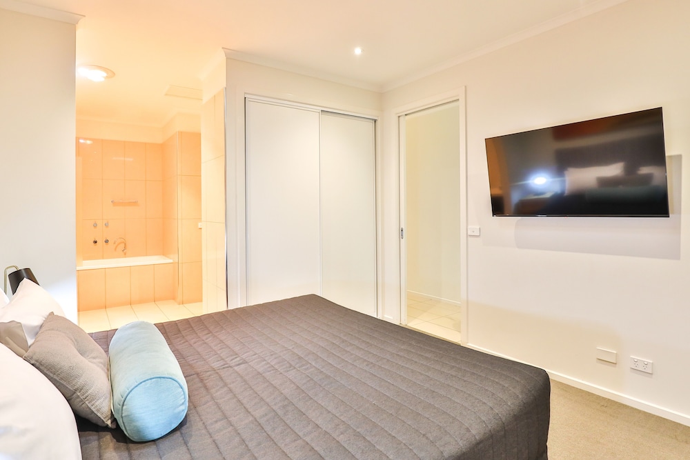 indulge apartments langtree