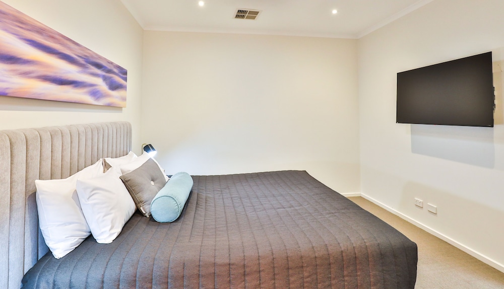 indulge apartments langtree