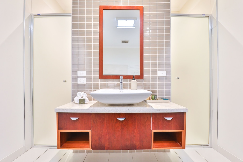 indulge apartments langtree