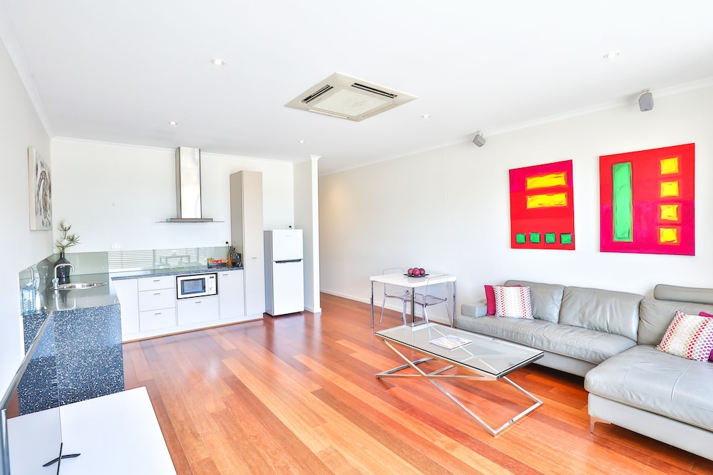 indulge apartments langtree