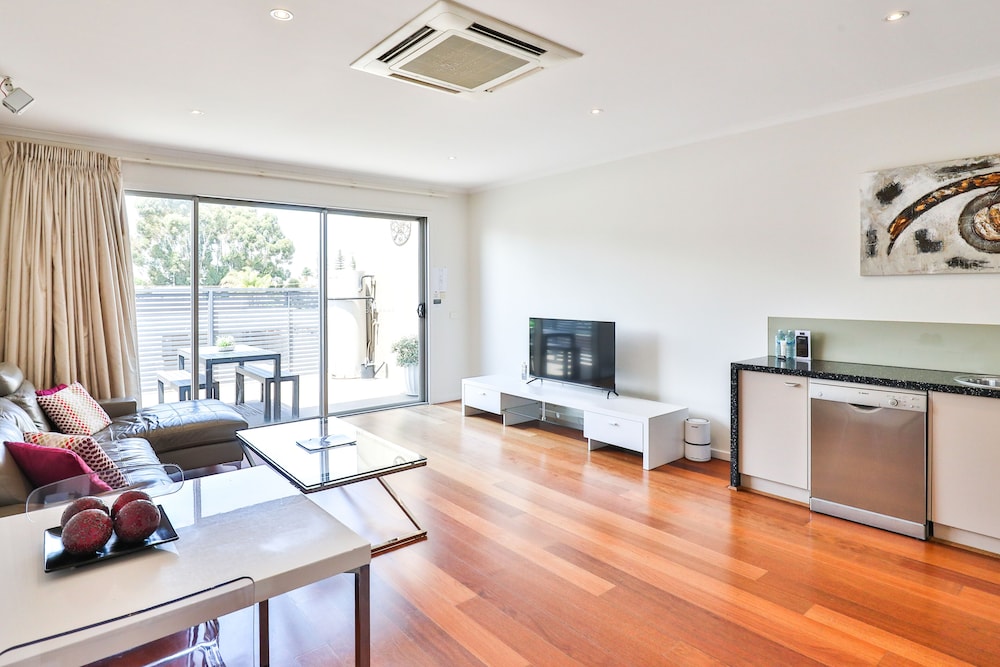indulge apartments langtree