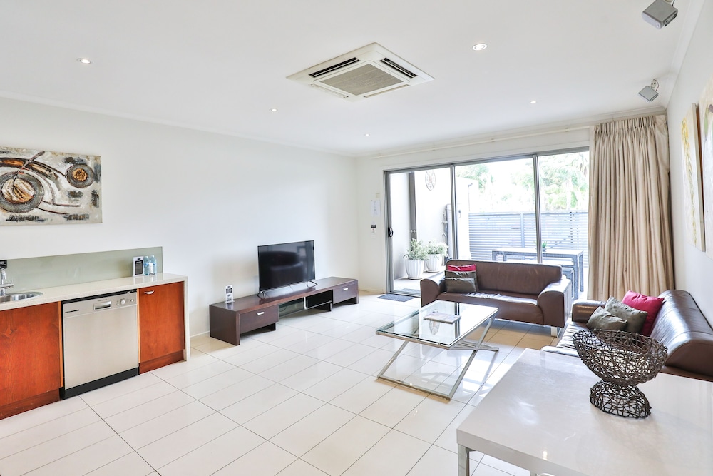 indulge apartments langtree