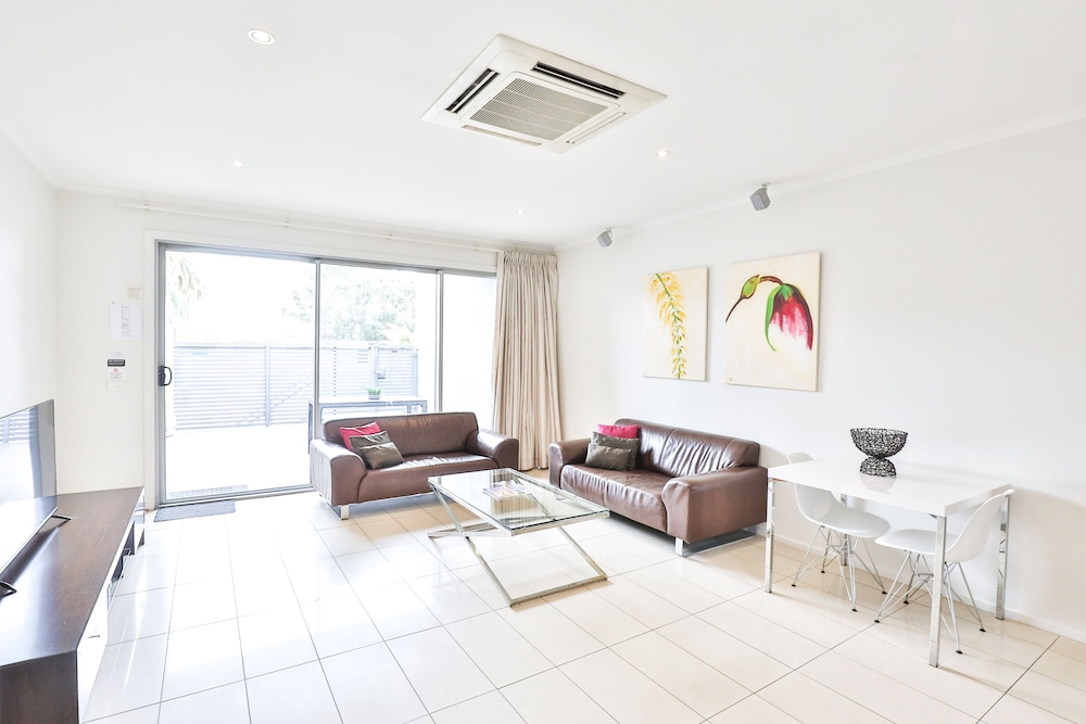 indulge apartments langtree