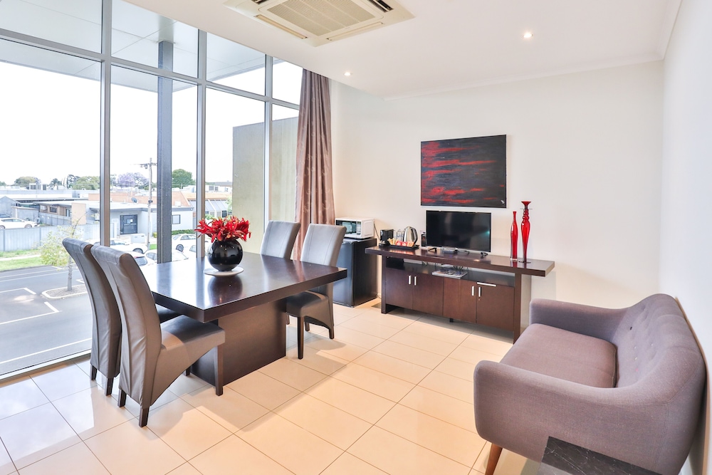 indulge apartments langtree