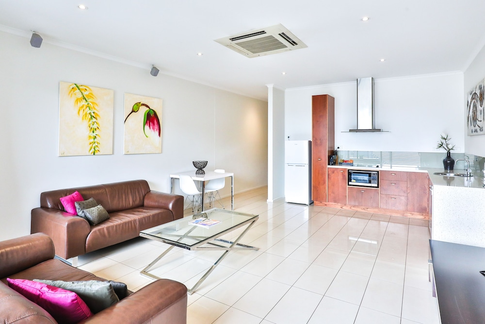 indulge apartments langtree