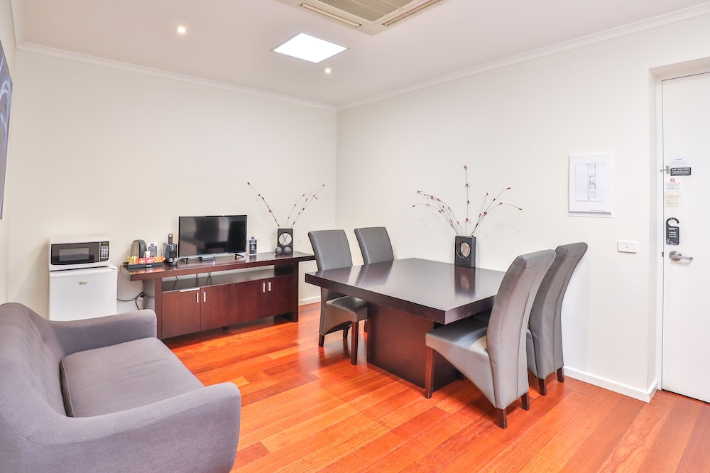 indulge apartments langtree