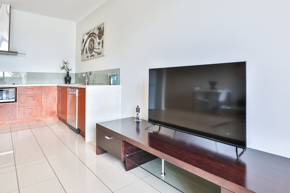 indulge apartments langtree