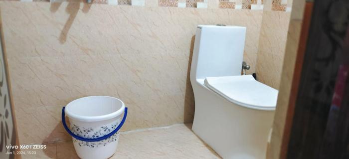 crozy corner 2bhk near aig andus embassy