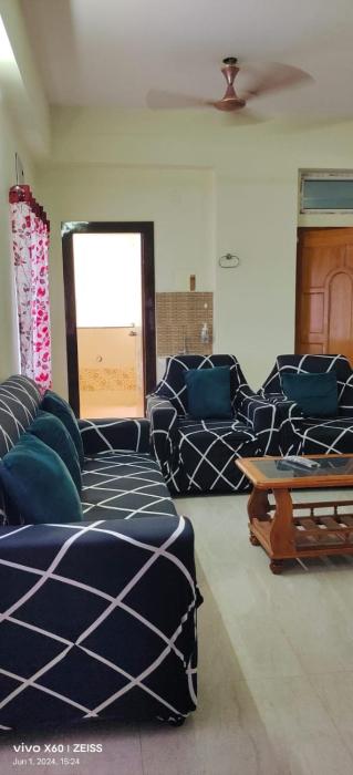 crozy corner 2bhk near aig andus embassy