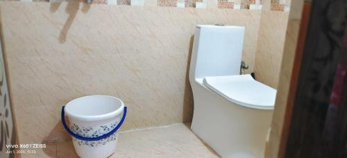 crozy corner 2bhk near aig andus embassy