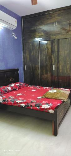 crozy corner 2bhk near aig andus embassy