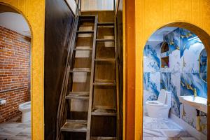 social stays first hostel on state street