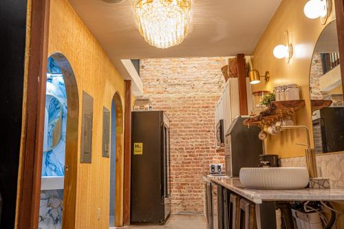 social stays first hostel on state street