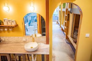 social stays first hostel on state street