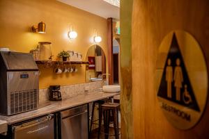 social stays first hostel on state street
