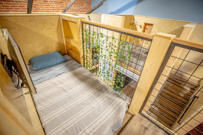 social stays first hostel on state street
