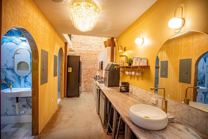 social stays first hostel on state street