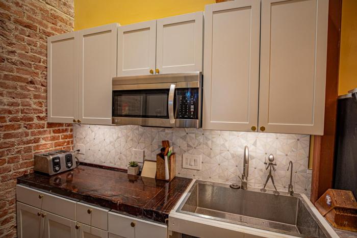 social stays first hostel on state street