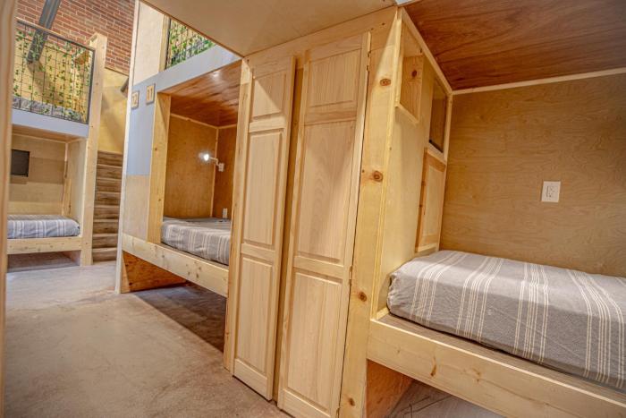 social stays first hostel on state street