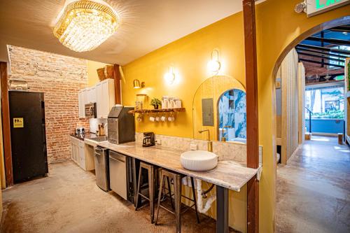 social stays first hostel on state street
