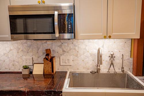 social stays first hostel on state street