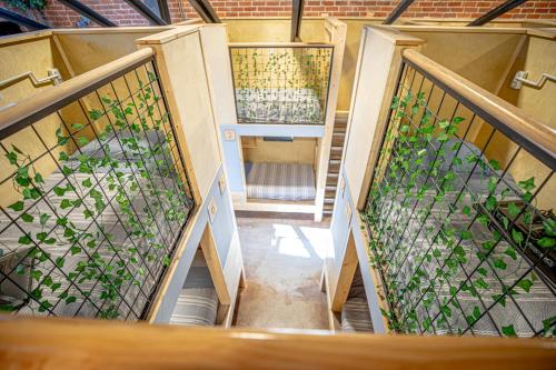 social stays first hostel on state street