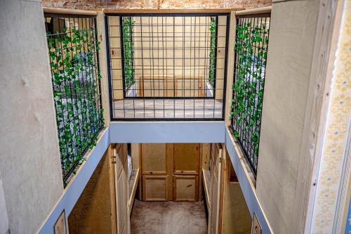 social stays first hostel on state street