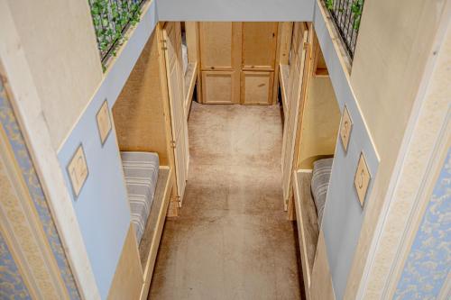 social stays first hostel on state street