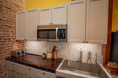 social stays first hostel on state street