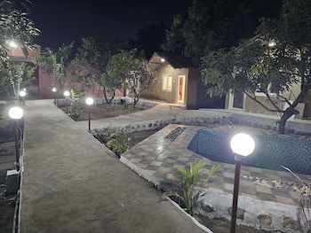 the ashok vatika farms and stay