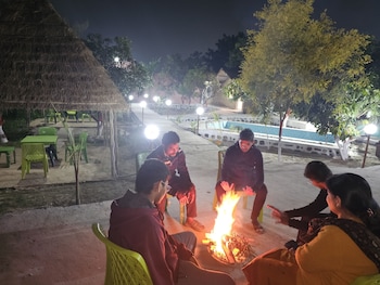 the ashok vatika farms and stay